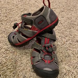 GUC kids keen sandals size 11